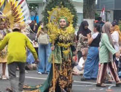 Putra Putri Bondowoso Tampilkan Kostum Unik Meriahkan Harjabo ke-26 dan HUT ke-80 RI