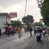 Bahaya !! Sehari 2 Kali Terjadi Kabel Listrik Menjuntai ke Jalan di Sukowiryo Bondowoso