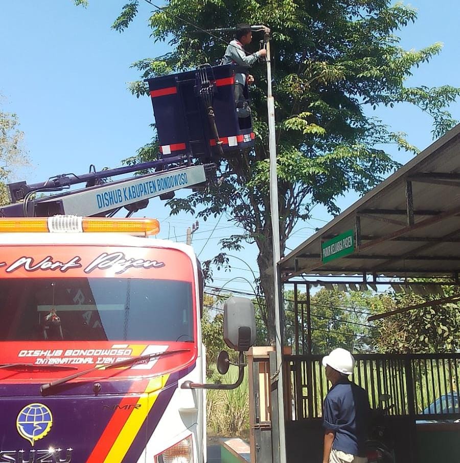 Lampu PJU di Sekitar Puskesmas Sukosari Dikeluhkan, Dishub Bondowoso Respon Cepat